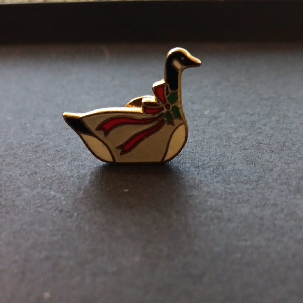 Hallmark Vintage Goose Tack Pin